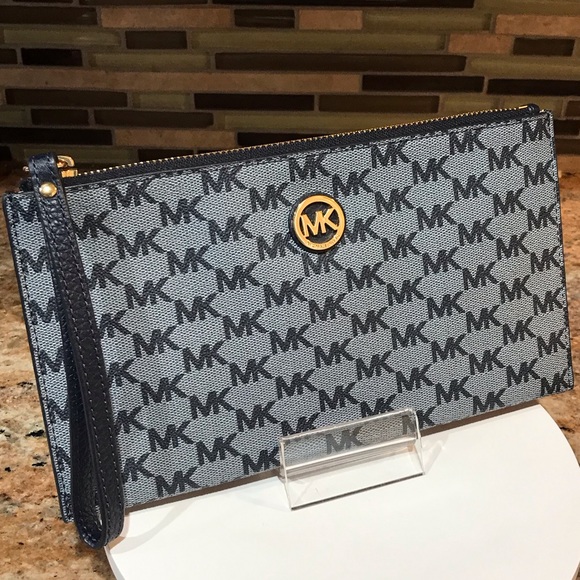 Michael Kors Signature Coated Canvas Wristlet - Picture 3 of 17